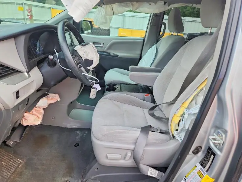 2020 TOYOTA SIENNA LE  