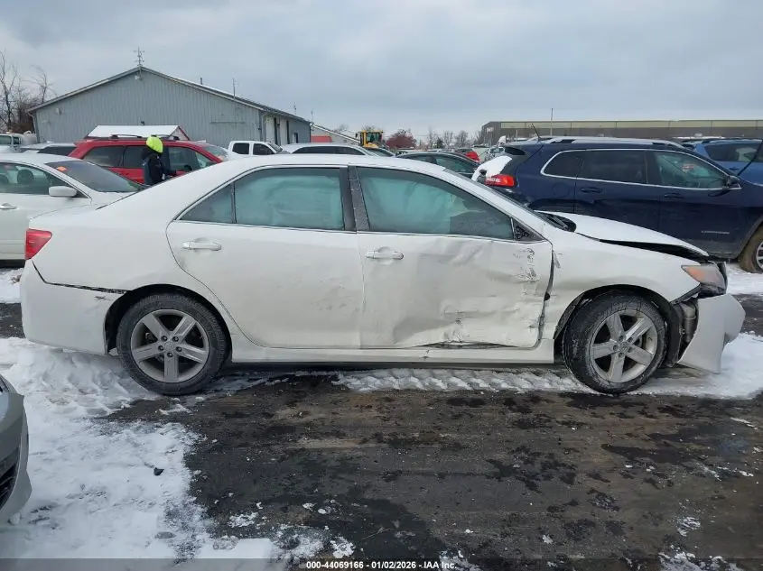 2014 TOYOTA CAMRY SE