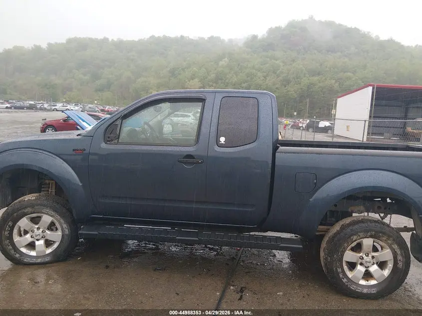 2017 NISSAN FRONTIER SV