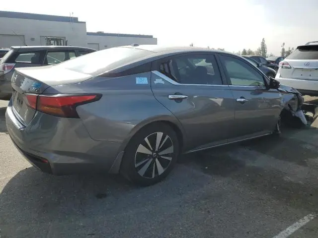 2022 NISSAN ALTIMA SV  