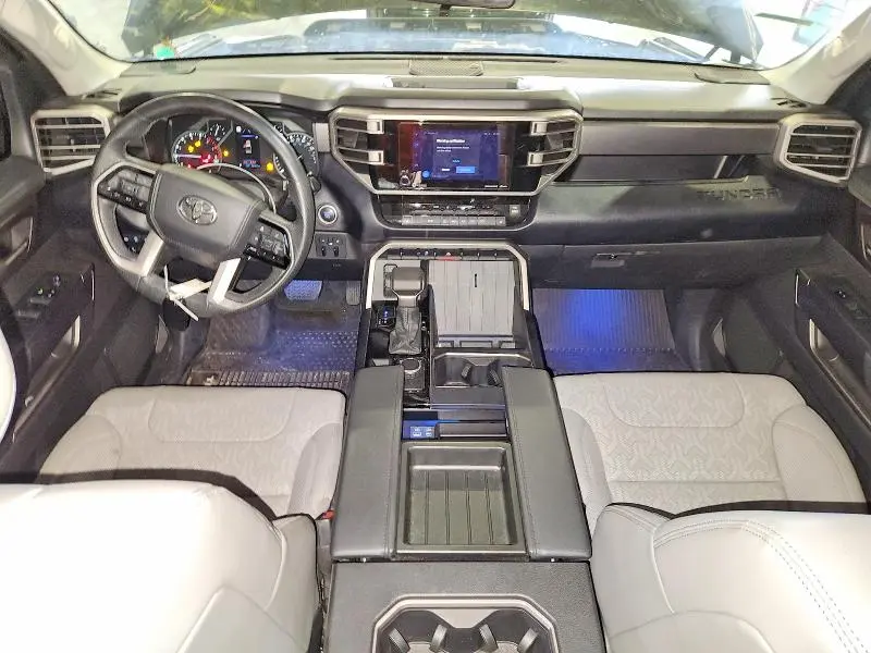 2024 TOYOTA TUNDRA SR5  