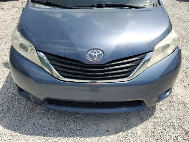 2014 TOYOTA SIENNA LE  