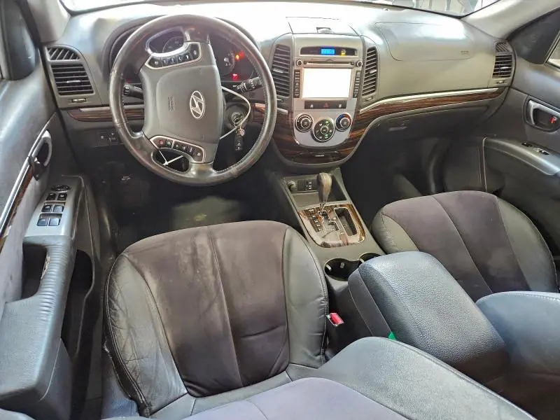 2011 HYUNDAI SANTA FE SE  