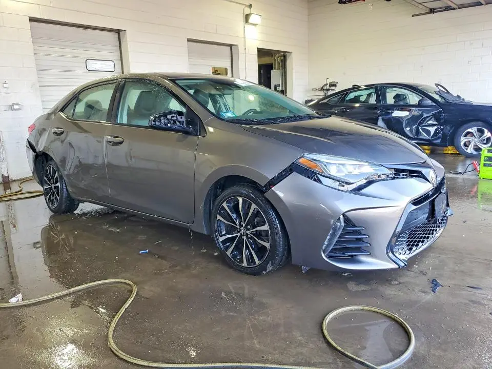 2017 TOYOTA COROLLA SE  