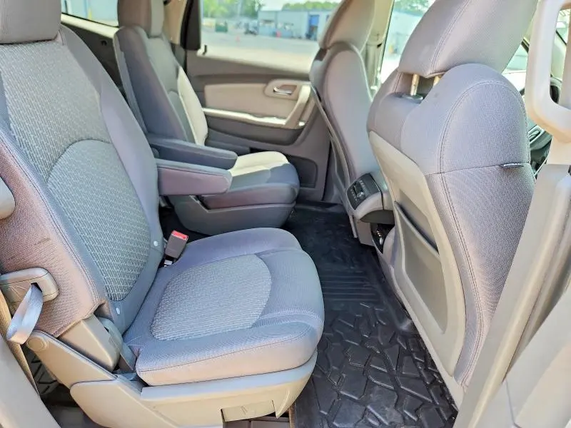 2011 CHEVROLET TRAVERSE LT  