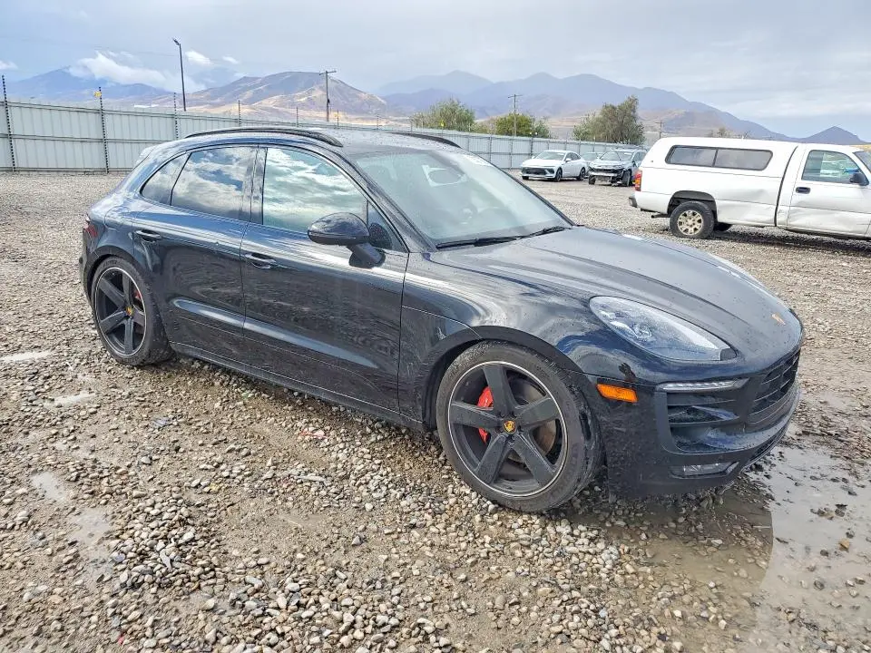 2017 PORSCHE MACAN GTS  