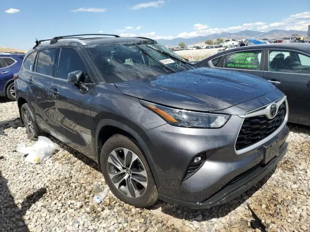 2022 TOYOTA HIGHLANDER XLE