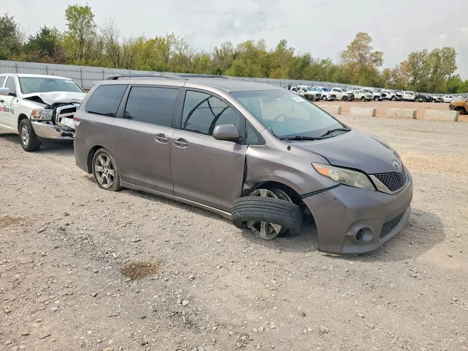 2011 TOYOTA SIENNA SPORT  