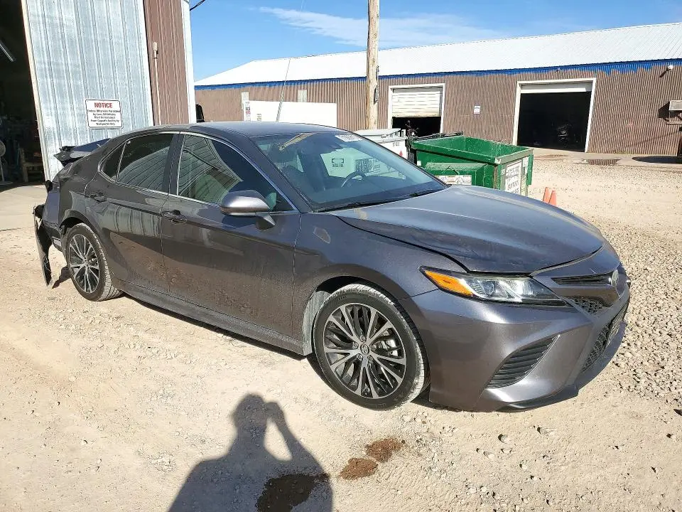 2019 TOYOTA CAMRY SE  