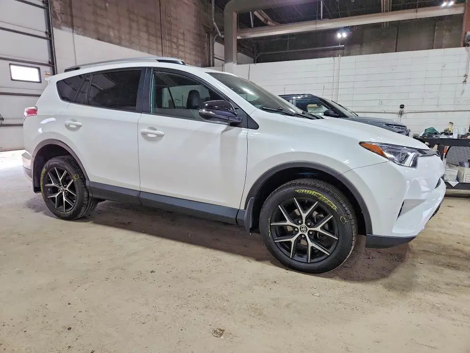 2017 TOYOTA RAV4 SE  