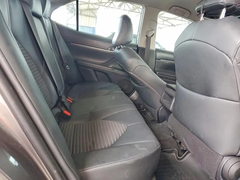 2018 TOYOTA CAMRY SE  