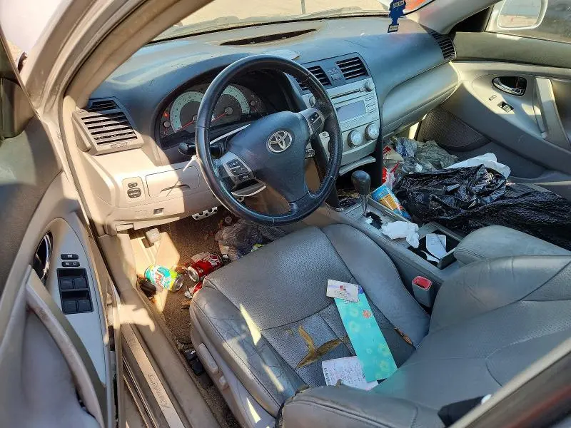 2011 TOYOTA CAMRY SE V6  