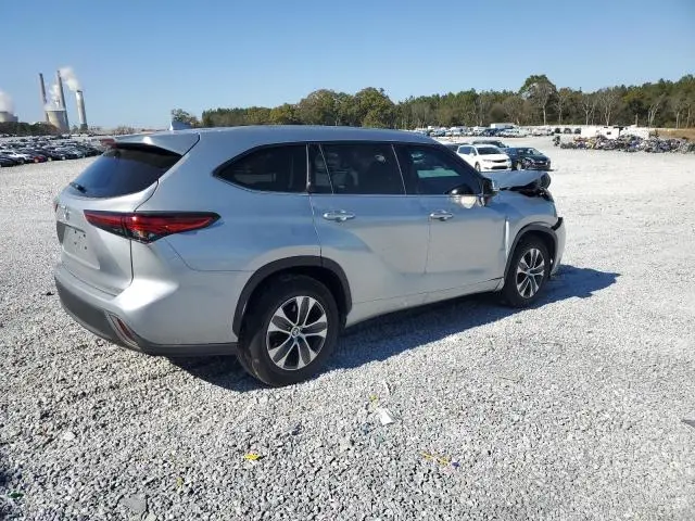 2022 TOYOTA HIGHLANDER XLE  