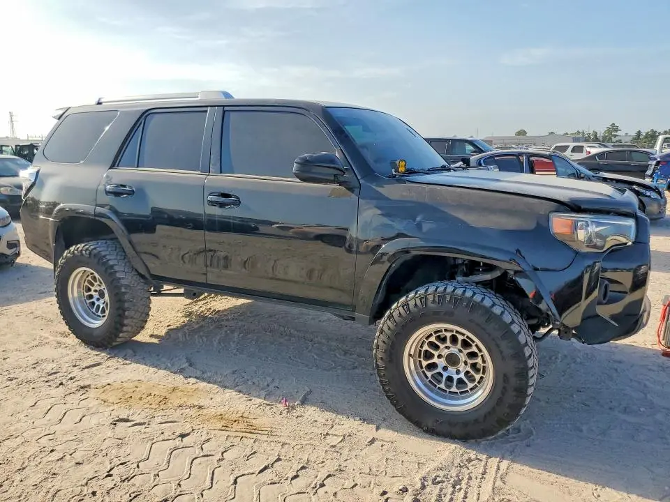 2018 TOYOTA 4RUNNER SR5  