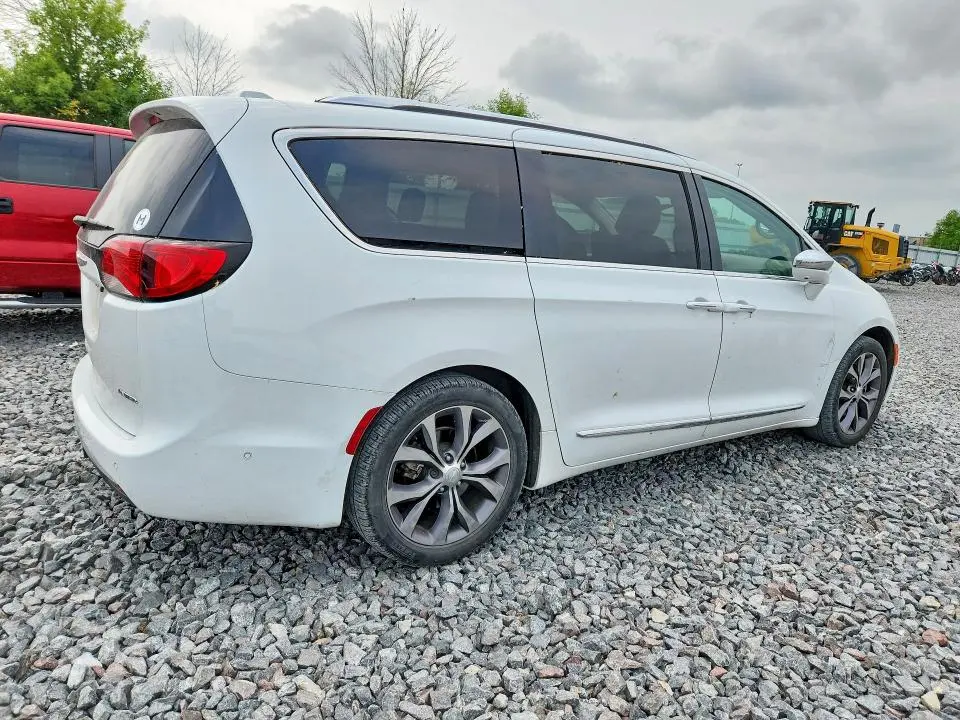 2017 CHRYSLER PACIFICA LIMITED  