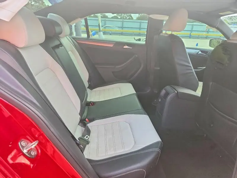 2016 VOLKSWAGEN JETTA SPORT  