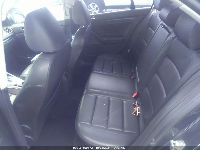 2010 VOLKSWAGEN JETTA SEDAN SE