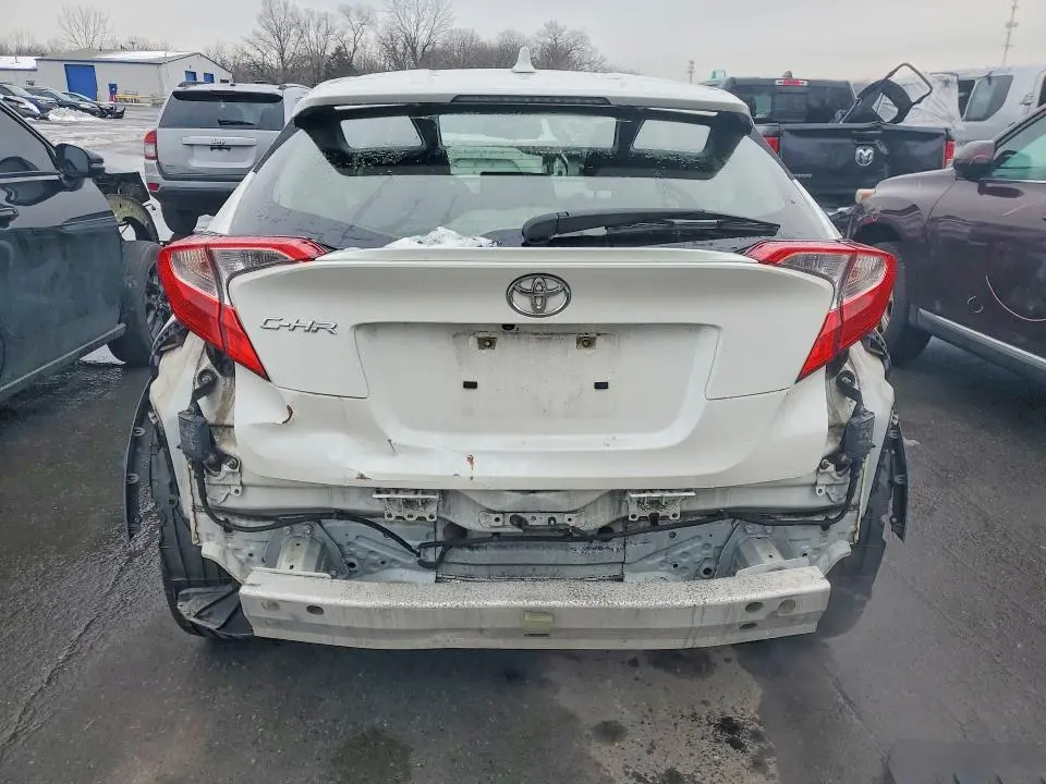 2019 TOYOTA C-HR XLE  