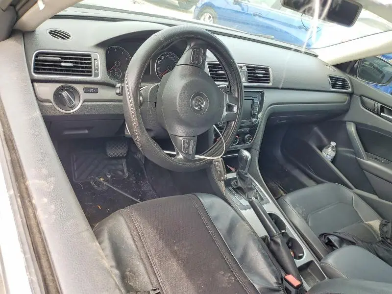 2015 VOLKSWAGEN PASSAT SE  
