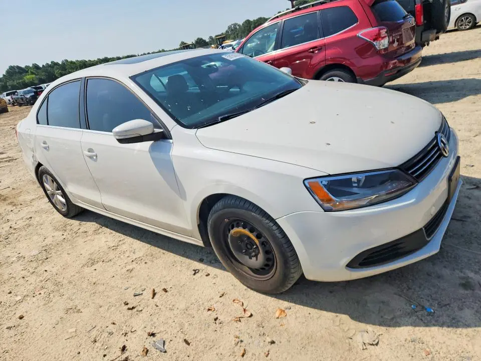 2013 VOLKSWAGEN JETTA SE  
