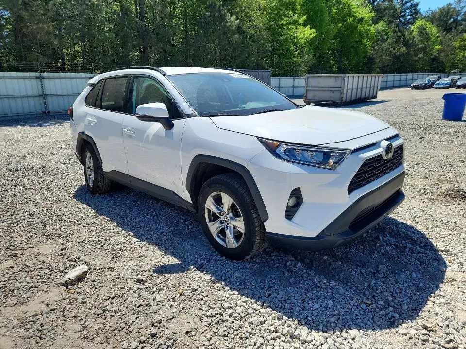 2020 TOYOTA RAV4 XLE  