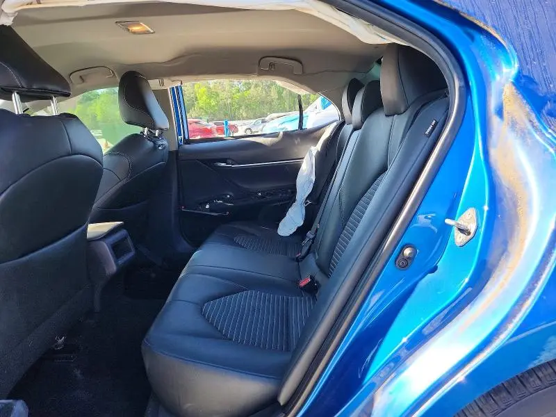 2019 TOYOTA CAMRY SE  