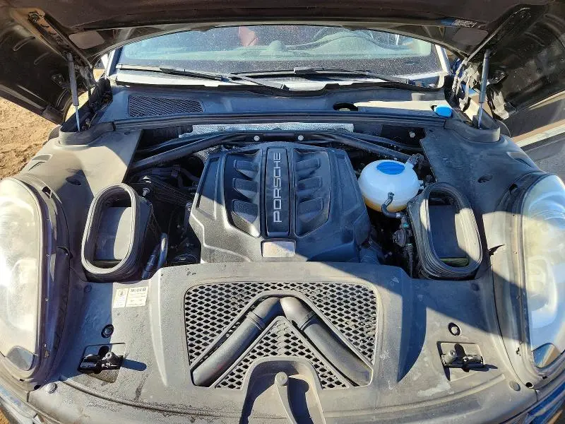 2016 PORSCHE MACAN S  