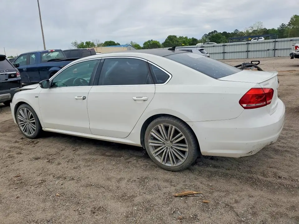 2015 VOLKSWAGEN PASSAT SE  