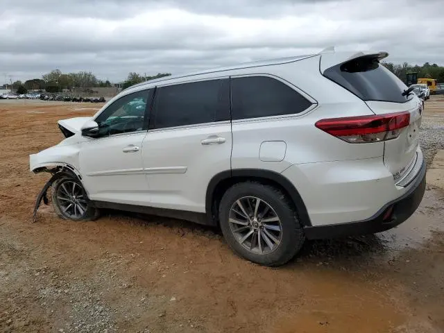 2019 TOYOTA HIGHLANDER SE  