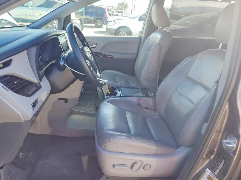 2015 TOYOTA SIENNA XLE 8-PASSENGER  