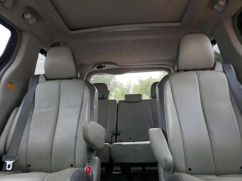 2013 TOYOTA SIENNA XLE 8-PASSENGER  