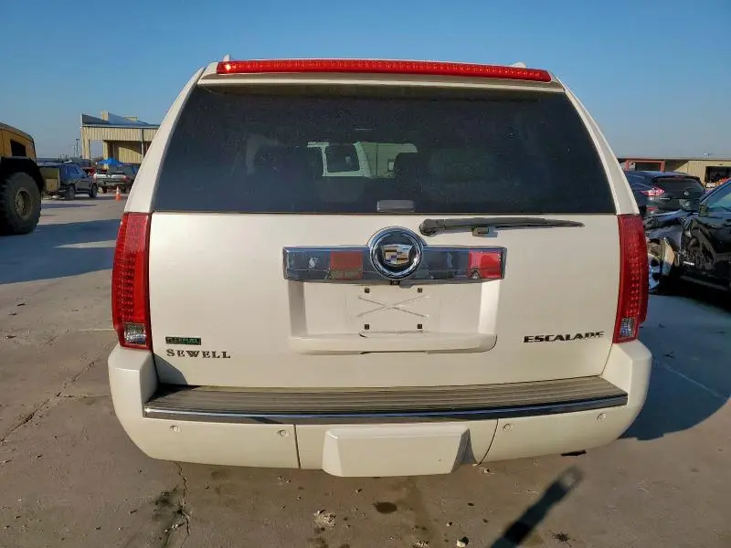 2011 CADILLAC ESCALADE LUXURY  