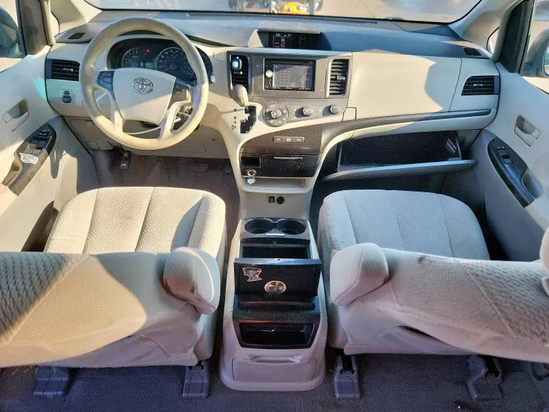2011 TOYOTA SIENNA LE  