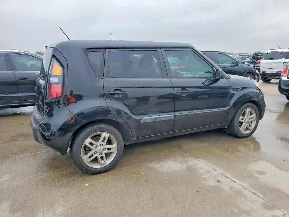 2011 KIA SOUL +  