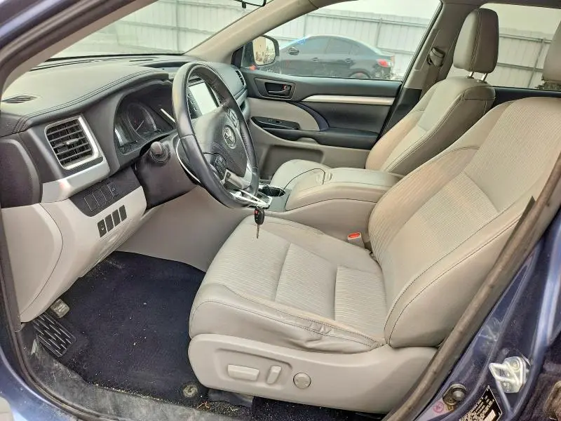 2016 TOYOTA HIGHLANDER LE PLUS  