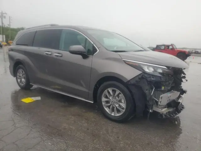 2024 TOYOTA SIENNA XLE  