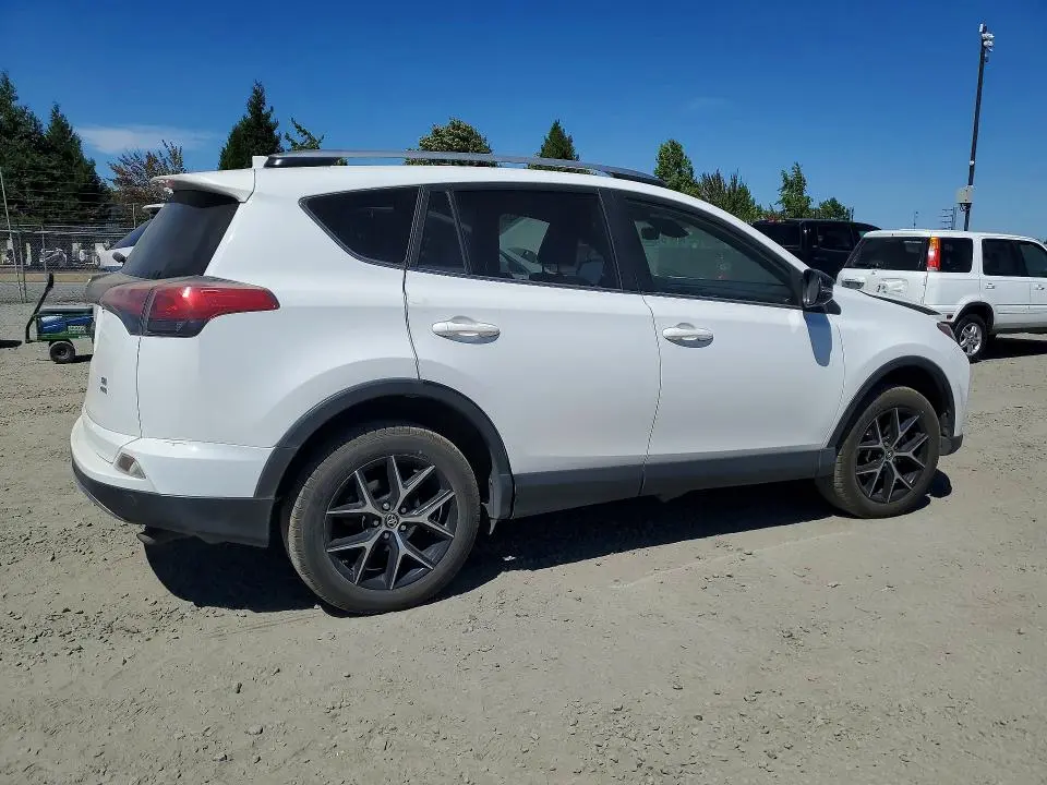 2018 TOYOTA RAV4 SE  