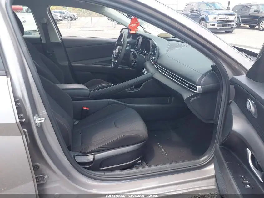 2023 HYUNDAI ELANTRA SE