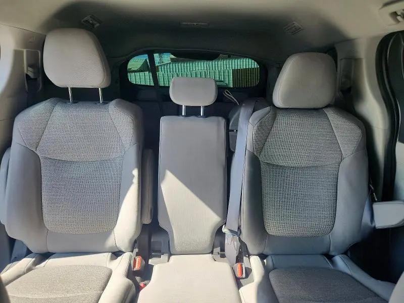 2022 TOYOTA SIENNA LE  