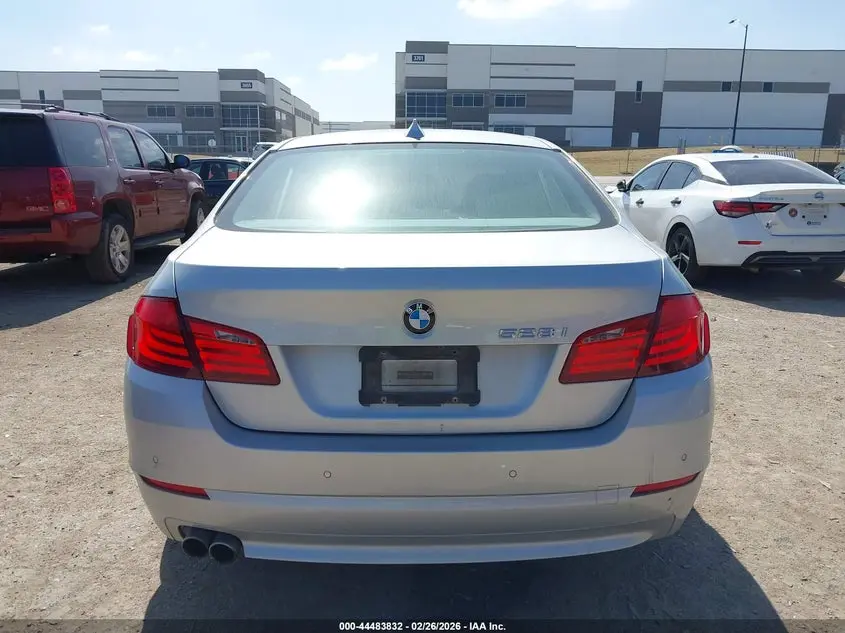 2011 BMW 528I  