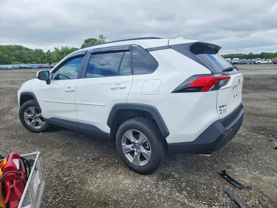 2025 TOYOTA RAV4 XLE  