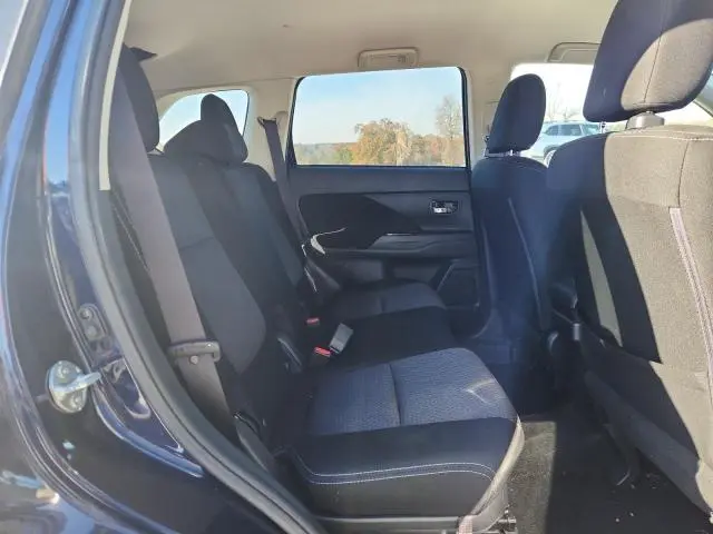 2017 MITSUBISHI OUTLANDER SE  