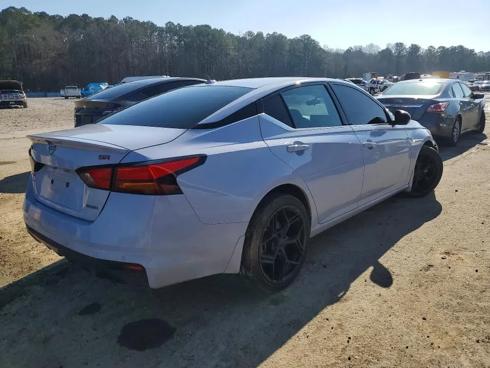 2024 NISSAN ALTIMA SR  