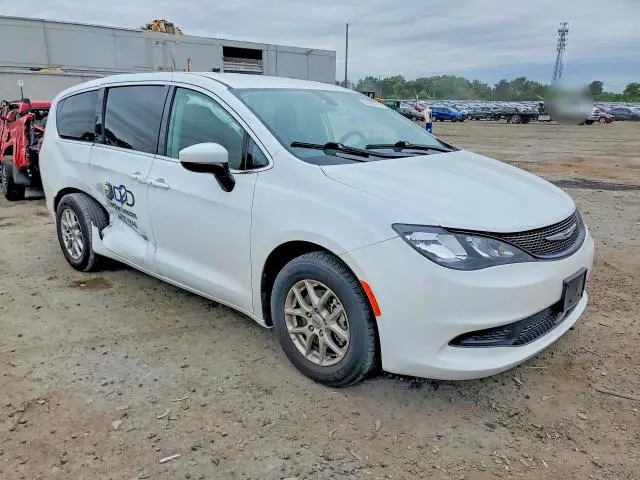 2022 CHRYSLER VOYAGER LX  