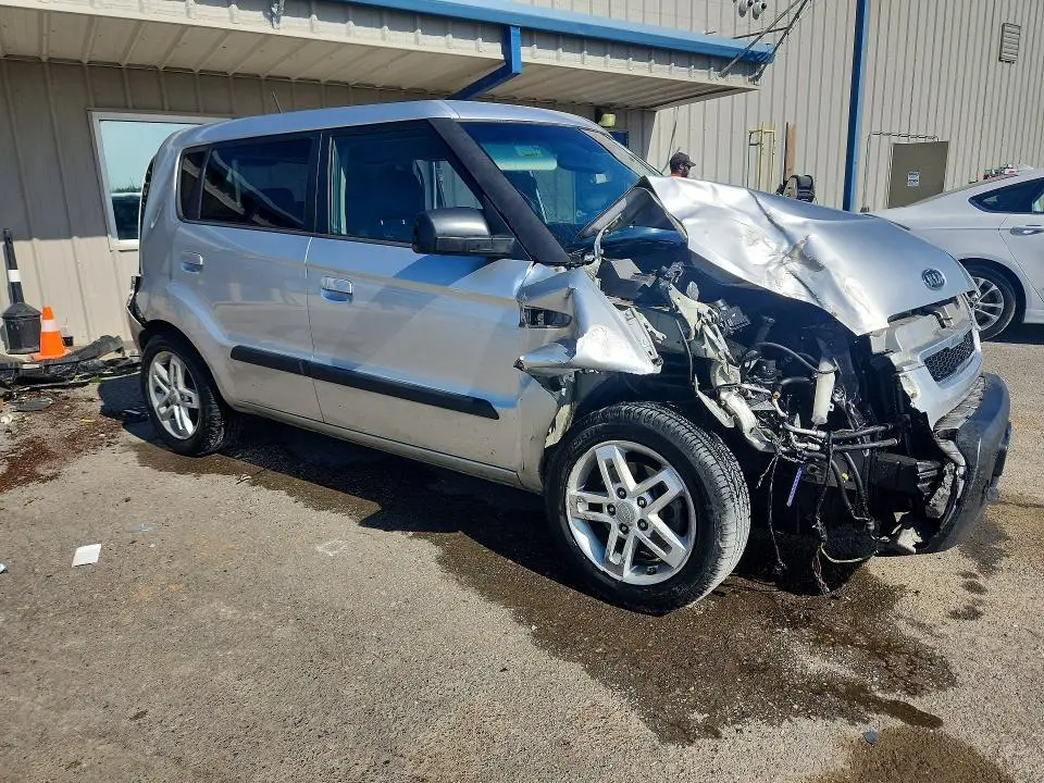 2010 KIA SOUL +  