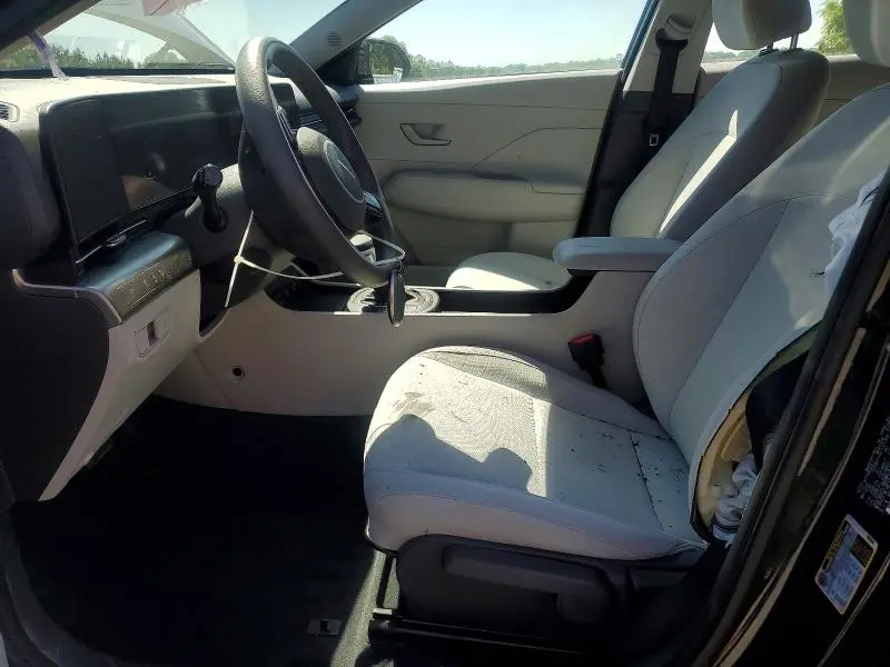 2024 HYUNDAI KONA SE  