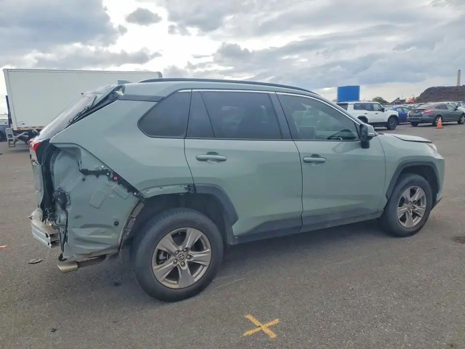 2022 TOYOTA RAV4 XLE  