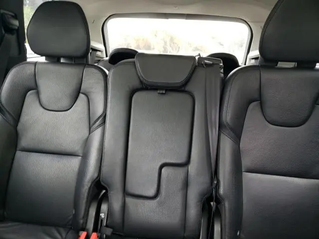 2019 VOLVO XC90 T8 MOMENTUM  