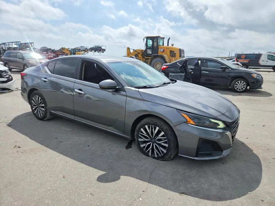 2023 NISSAN ALTIMA SV  