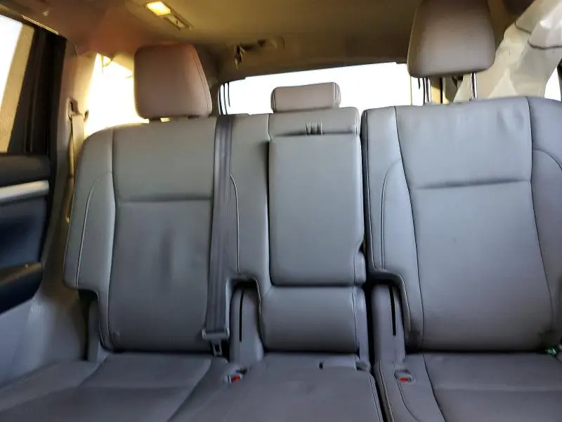 2015 TOYOTA HIGHLANDER XLE  